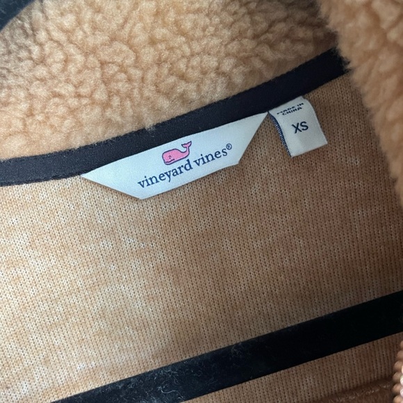 Vineyard Vines Tan and Black Pullover Jacket - Picture 3 of 4